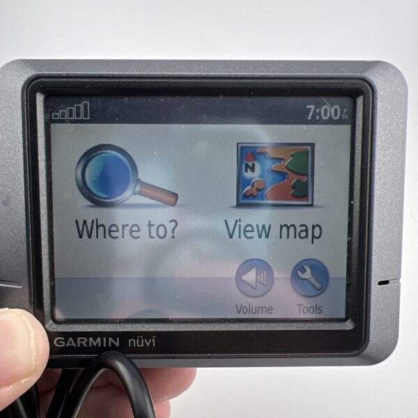 One Garmin Nuvi 205 3.5 Inch Touch Screen Car GPS System Navigator Unit W/ Charg